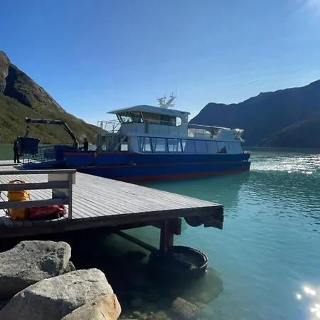 別荘 Welcoming With Fireplace & Modern Kitchen Beitostolen