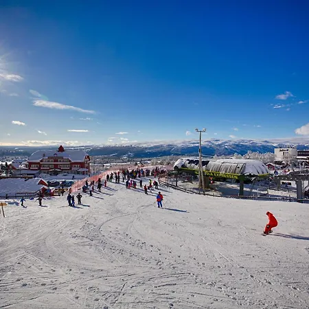 Welcoming With Fireplace & Modern Kitchen *