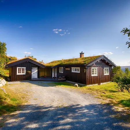 Welcoming With Fireplace & Modern Kitchen Holiday home Beitostolen