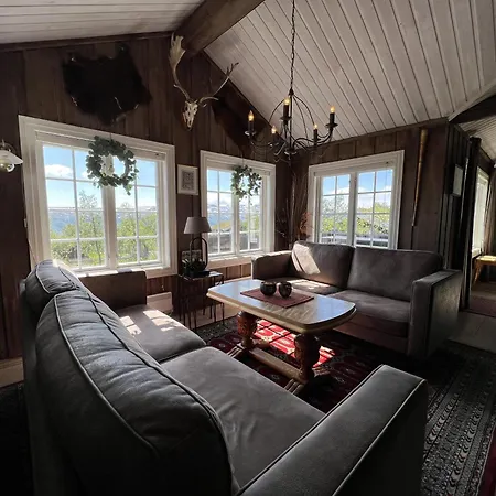 Welcoming With Fireplace & Modern Kitchen