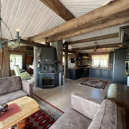 Welcoming With Fireplace & Modern Kitchen Beitostolen