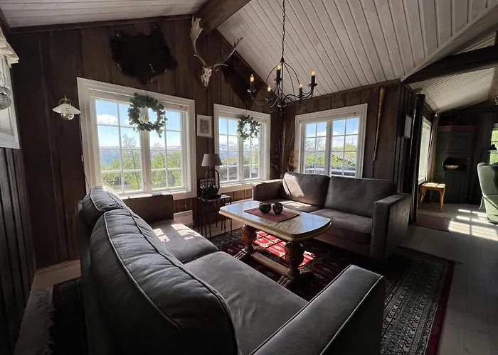 Welcoming With Fireplace & Modern Kitchen
