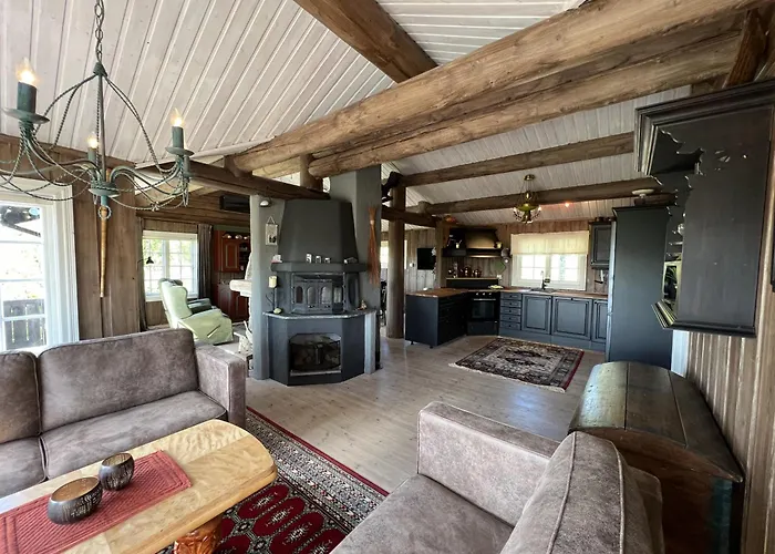 Welcoming With Fireplace & Modern Kitchen Beitostolen