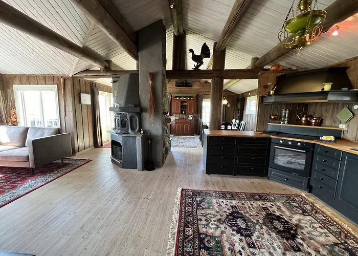 Welcoming With Fireplace & Modern Kitchen