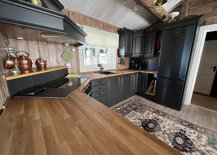 Welcoming With Fireplace & Modern Kitchen 펜션