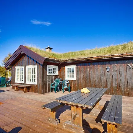 Welcoming With Fireplace & Modern Kitchen Beitostolen