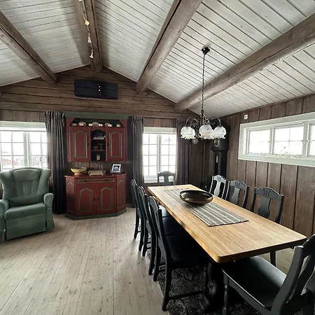 Welcoming With Fireplace & Modern Kitchen Feriehus